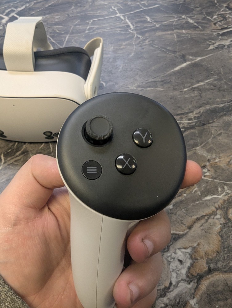 Meta Oculus Quest 3S - 128GB VR Headset with Controllers