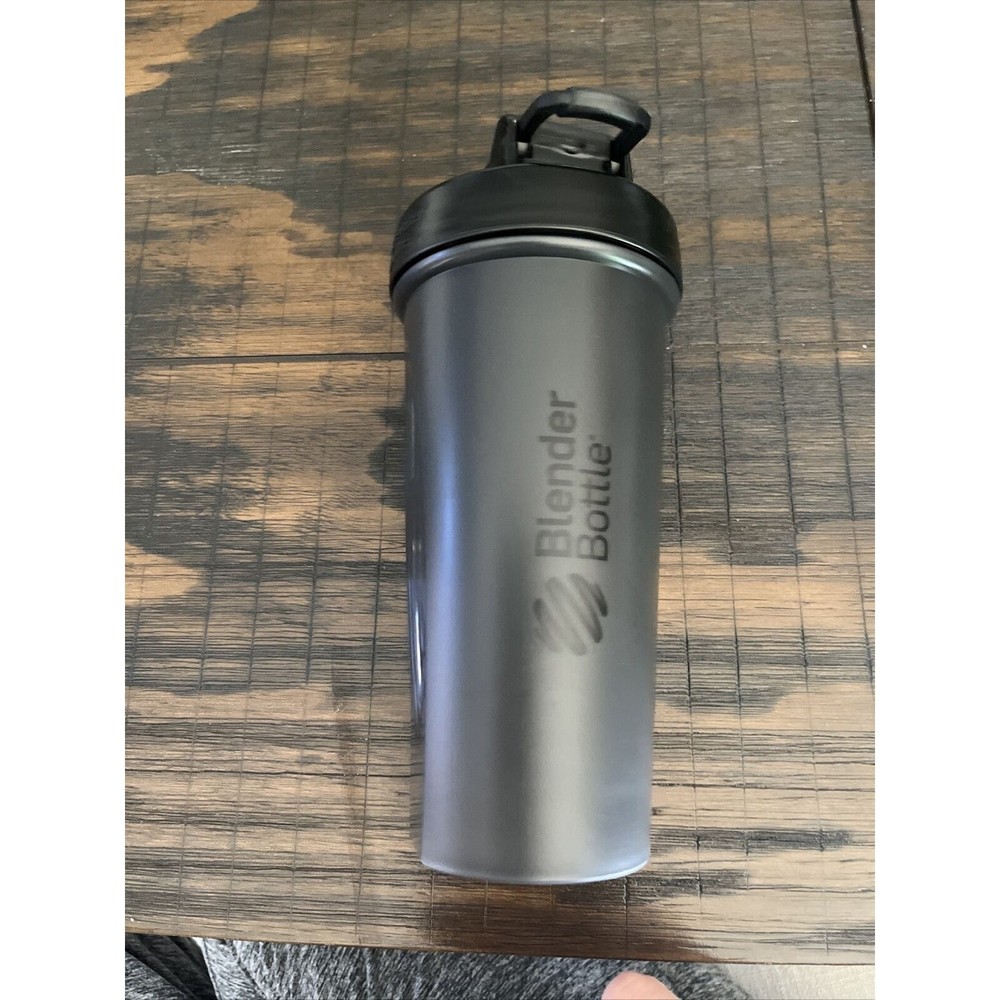New BlenderBottle 28oz Classic Bottle With Loop Black/Gray