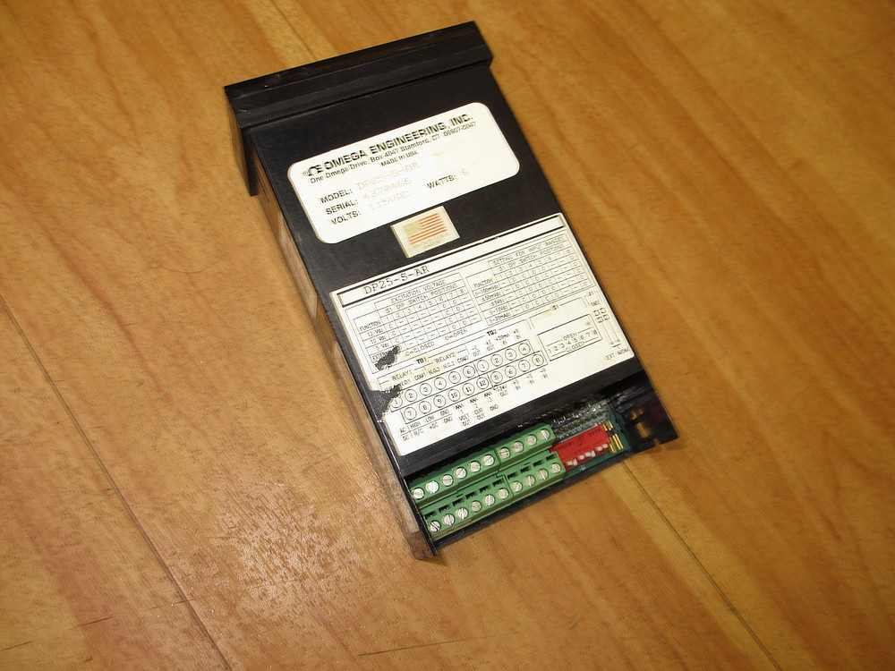 Omega DP25-S-AR *USED POWERS UP* Panel Meter Digital Strain & Process