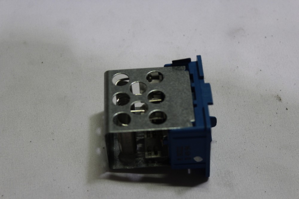 Genuine HVAC motor resistor for BMW E-32 E-34
