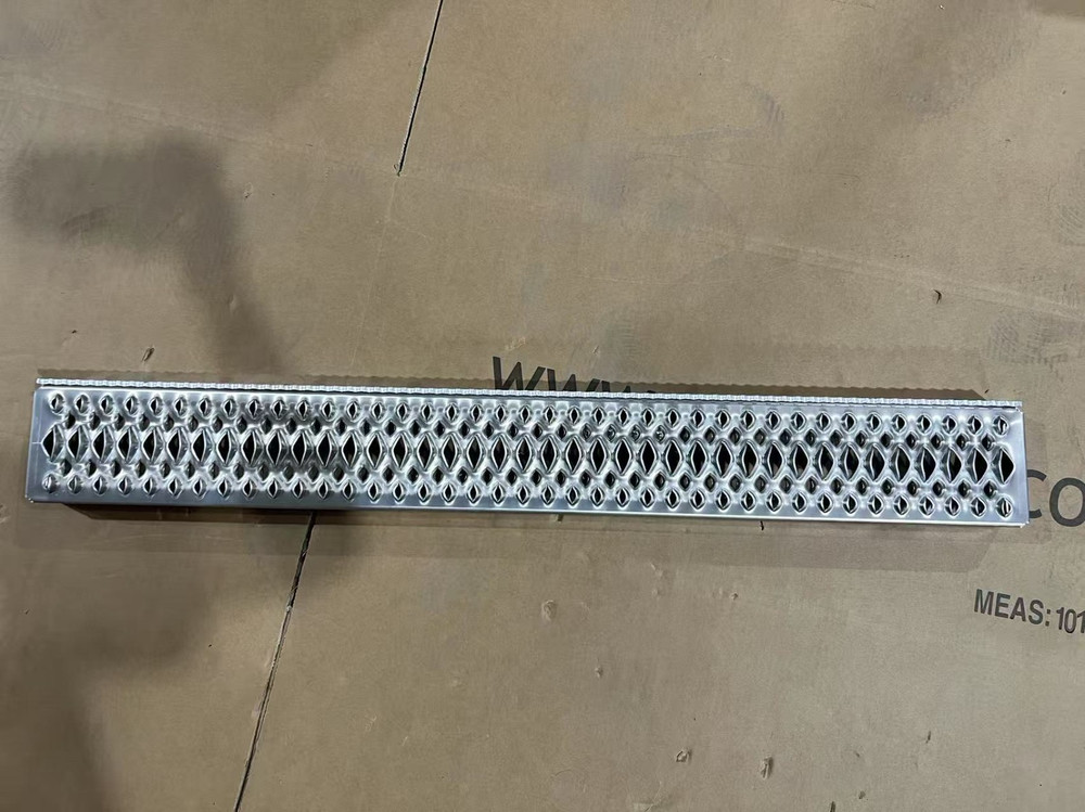 Front Step Kick Panel long 4-3/4" For Kenworth T480