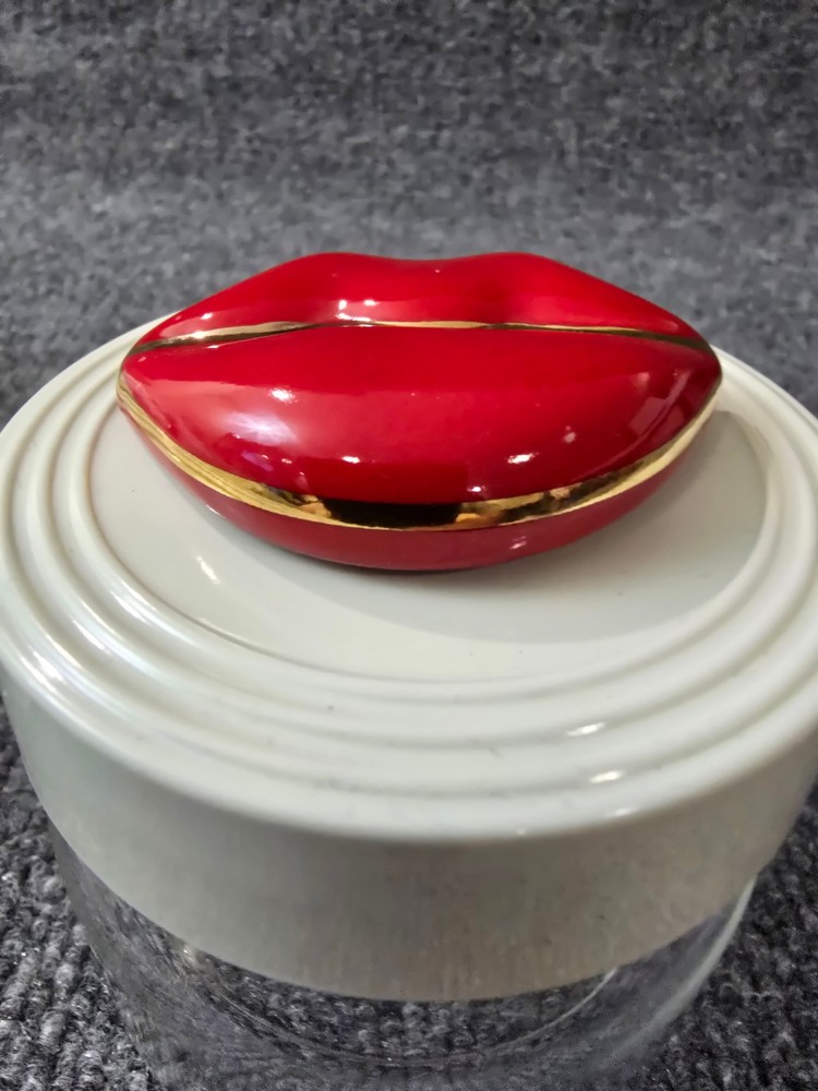 Nora Fleming RETIRED Mini Smooches A249 Red Lips