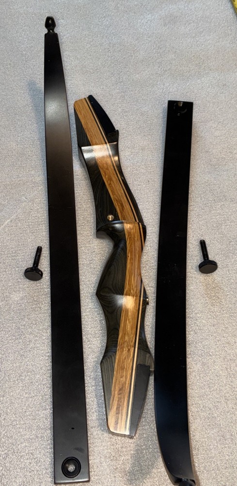 Samick Sage 62”60# Righthanded Take Down Recurve Bow