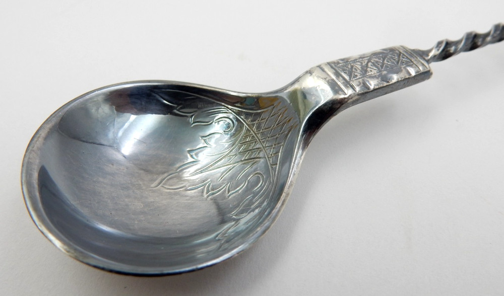 VINTAGE SYLVSMIDJA NORWEGIAN .830S SILVER TWISTED HANDLE SPOON, HANGING LEAF END