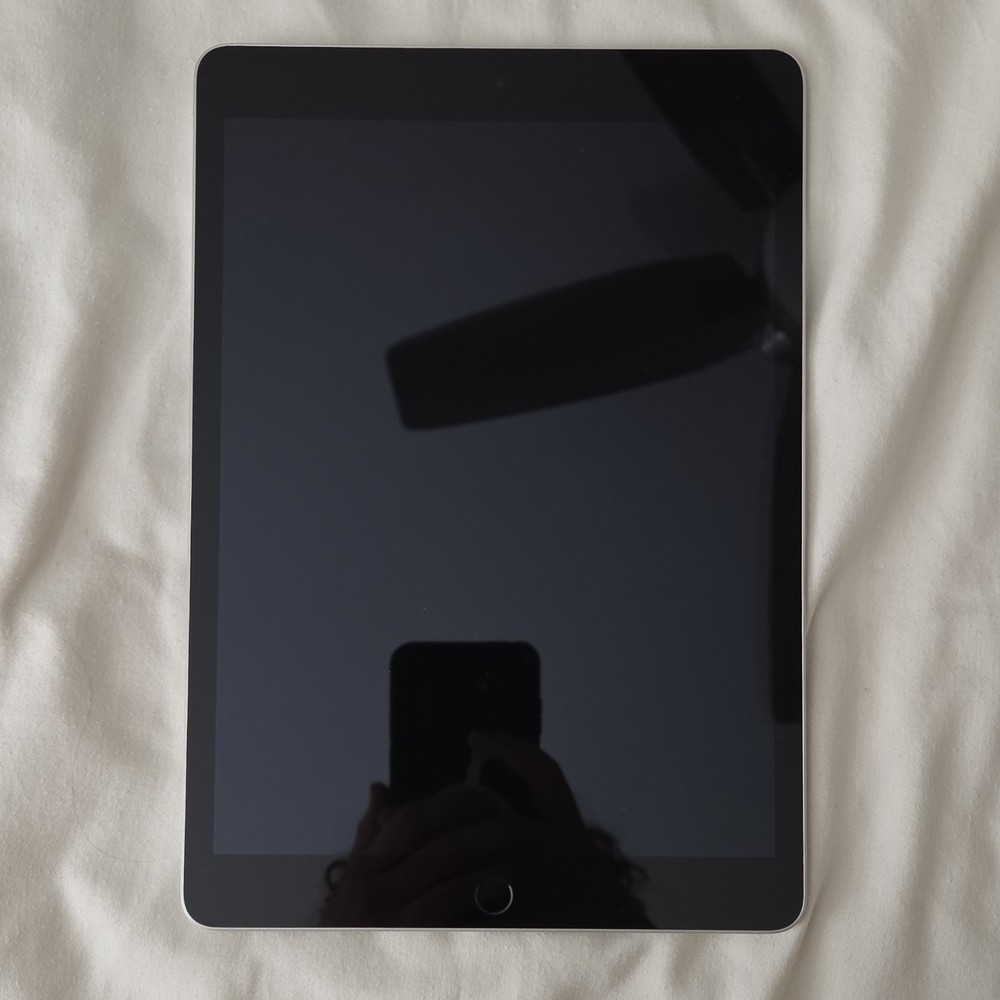 Apple iPad Tablet Silver Apple iPad Series Silver Tablet