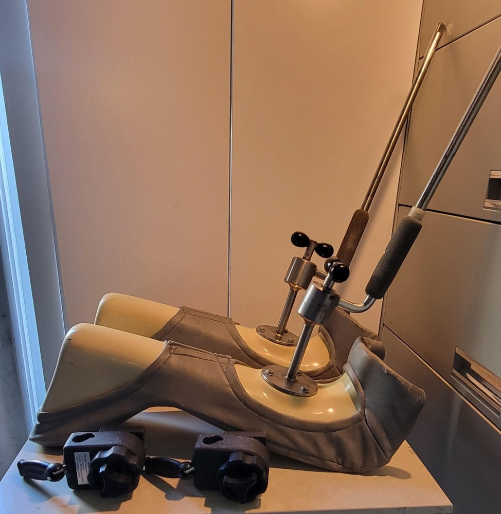 skytron stirrup with brackets, right & left padded