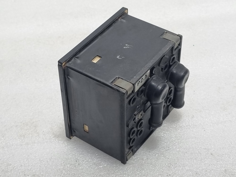Celsa Frequency Counter Meter 440v 55-65 Hz P2.5
