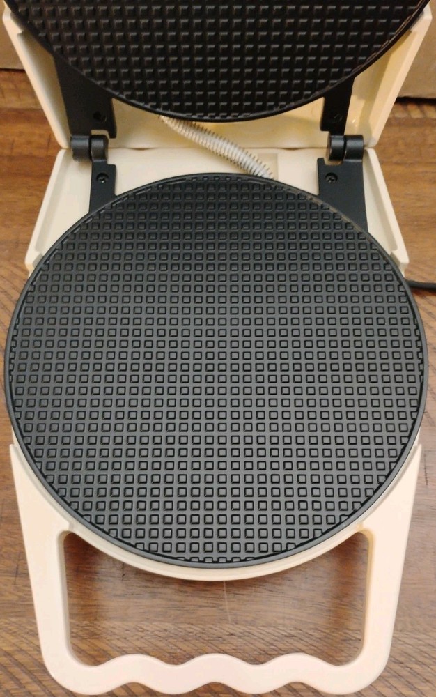 Rival Waffle Ice Cream Cone Maker Model WC800 New in box