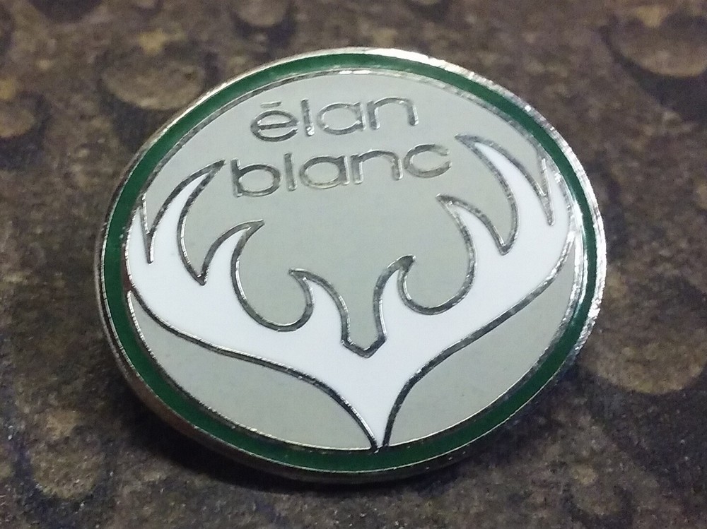 Elan Blanc vintage pin badge