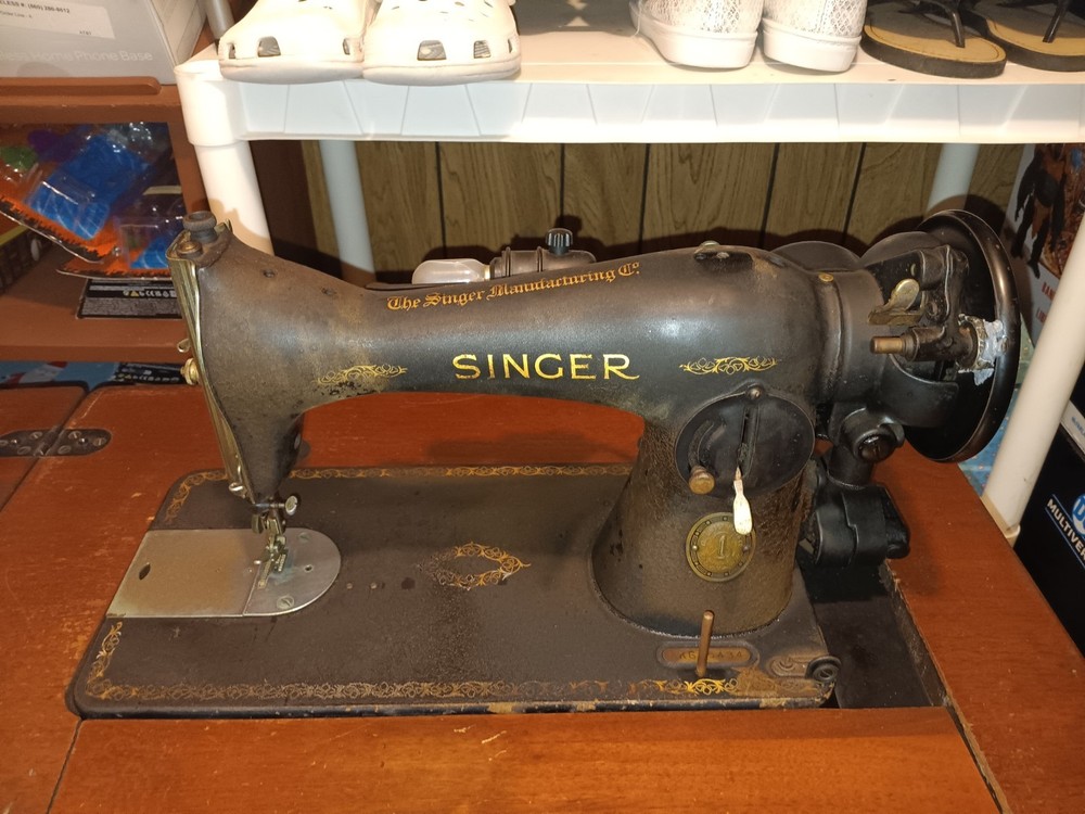 Singer Vintage 1950s Sewing Machine, Working