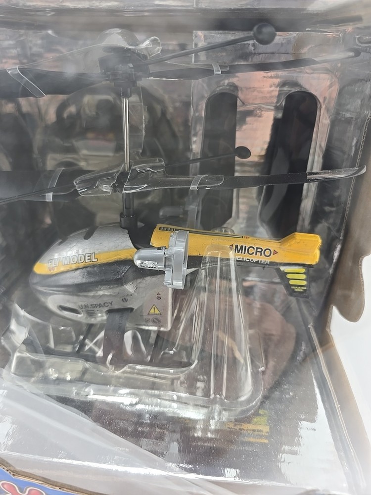 Micro REMOTE CONTROL HELICOPTER NEW IN ORIGINAL BOX HX277