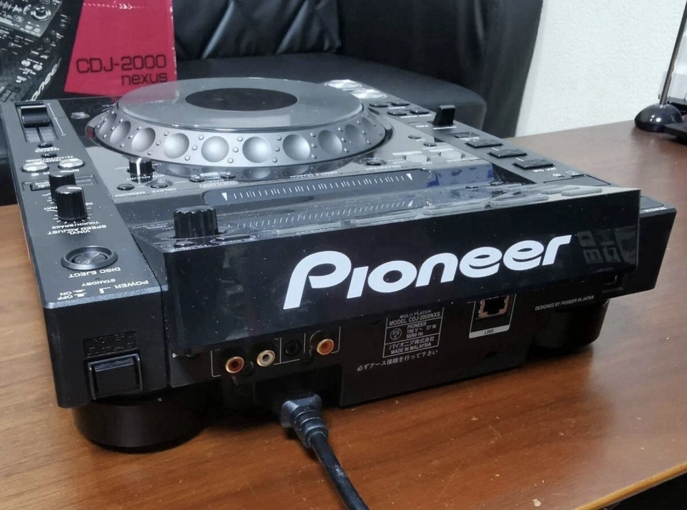 Pioneer CDJ-2000 Nexus With Flight Case