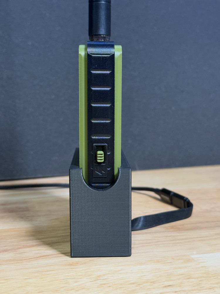 Meshtastic LILYGO T-Deck Radio Charging Dock