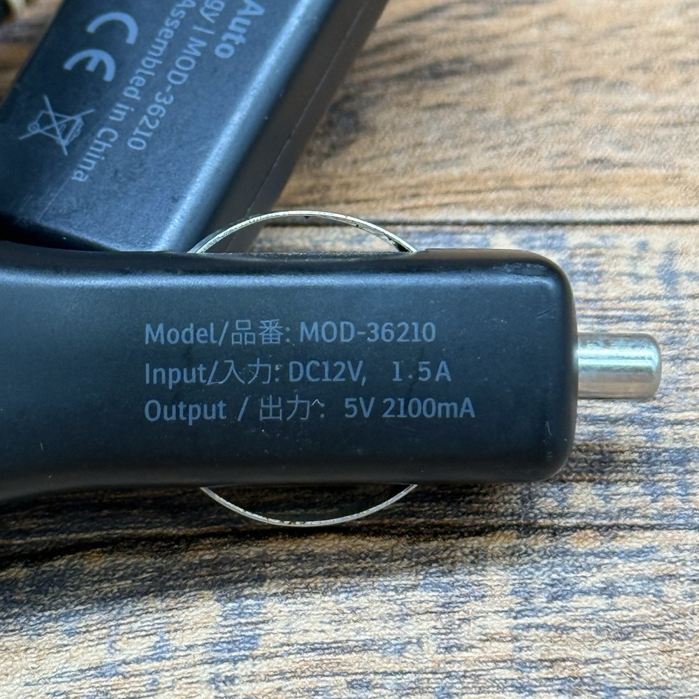 Griffin iTrip Auto Universal Plus 3.5mm FM transmitter With Apple Charging Cable