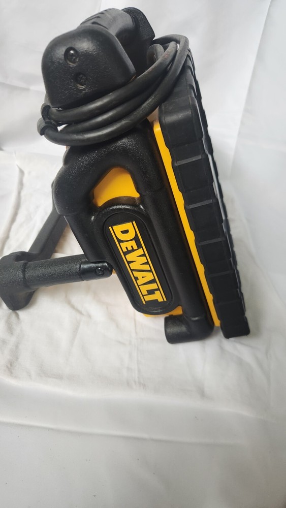 DEWALT DC020 18V BATTERY/120V WORK LIGHT TESTED/WORKS