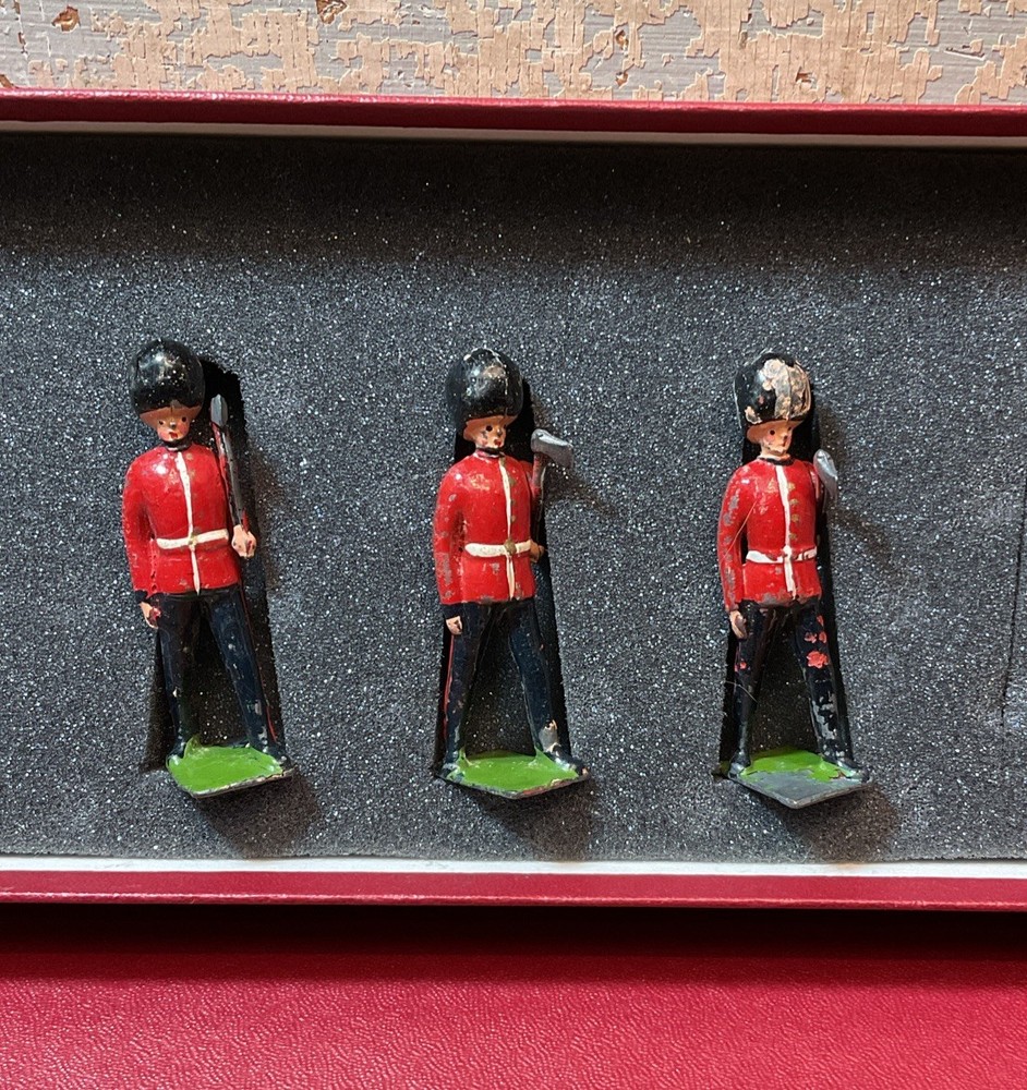 WBritain, #82 Pioneers With Axe, 6Pcs, As Found