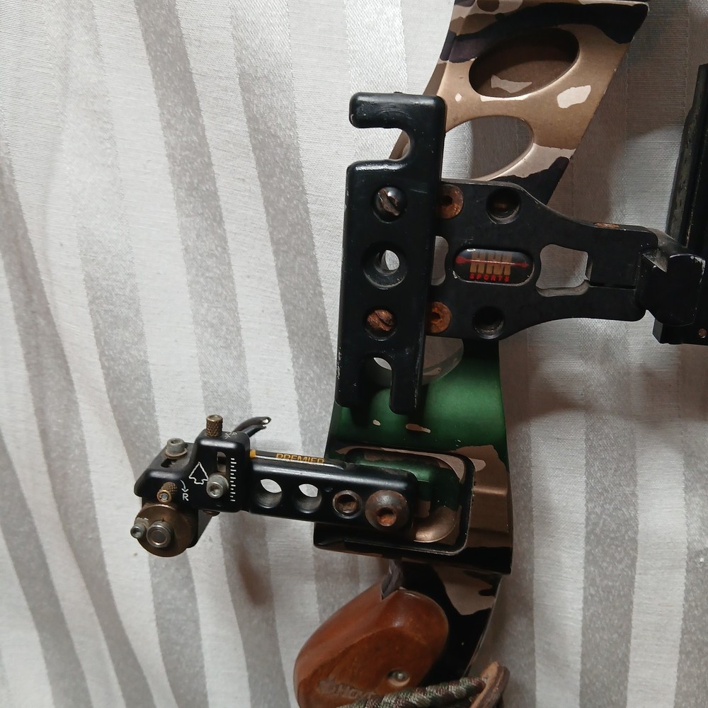 Hoyt Excel Right Handed Compound Bow Fully Loaded! Nice Extras