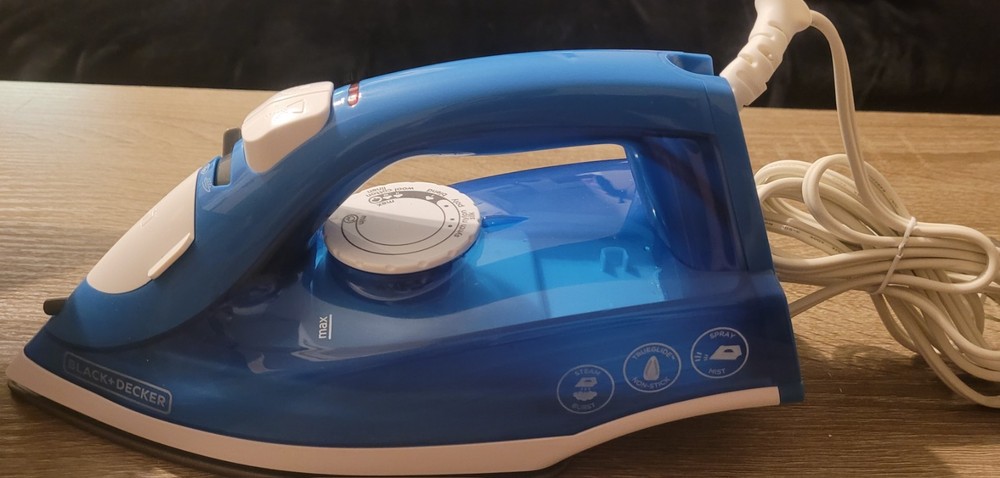 BLACK+DECKER IR20V: Variable Control Compact Steam Iron - Non Stick Steam Burst