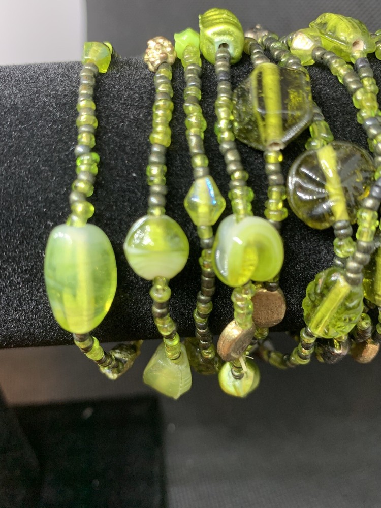 Green Glass Bead Stretch Band Bracelet