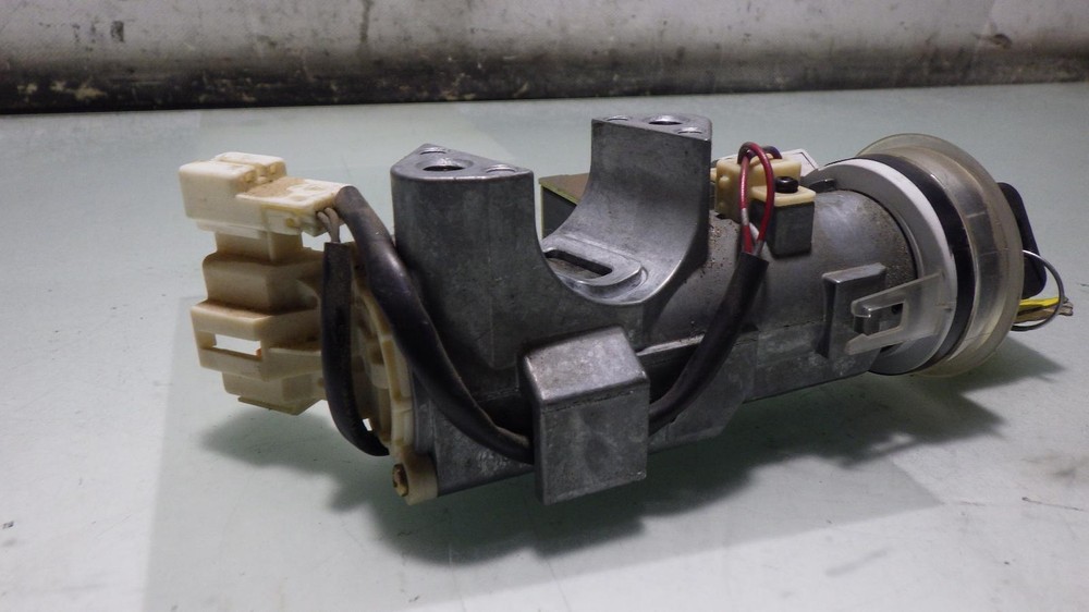 05 SUBARU LEGACY Ignition W/Key