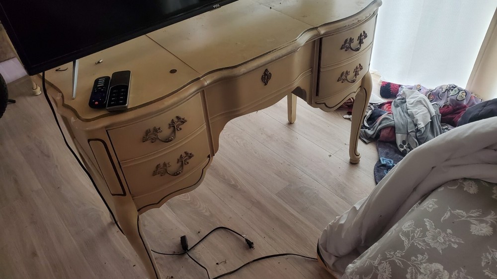 Versailles Collection Group Antique Vanity Table