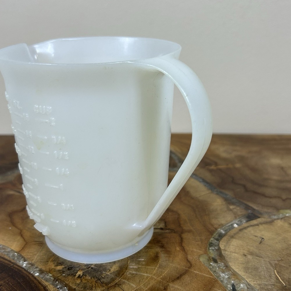 vintage Eagle Plastic 2 Cup Measuring Cup Made In USA