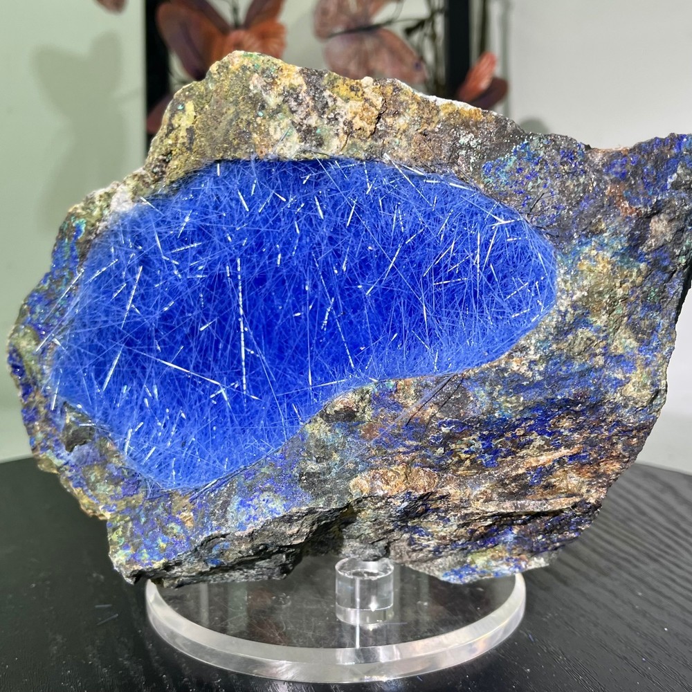 4.18LB Cave specimens containing magnesite crystal minerals