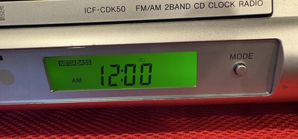 Vintage Sony Model ICF-CDK50 Under Cabinet FM/AM CD Clock System
