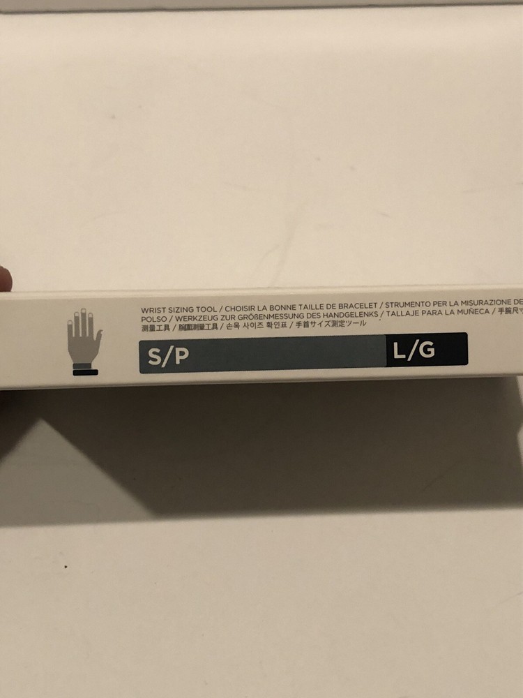 Fitbit Versa Smart Watch, Black/Black Aluminium, Plus White Replacement Band