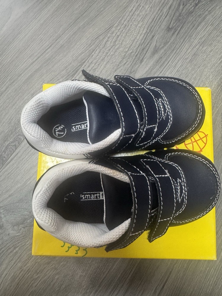 Kids Smartfit Size 7.5 Shoes