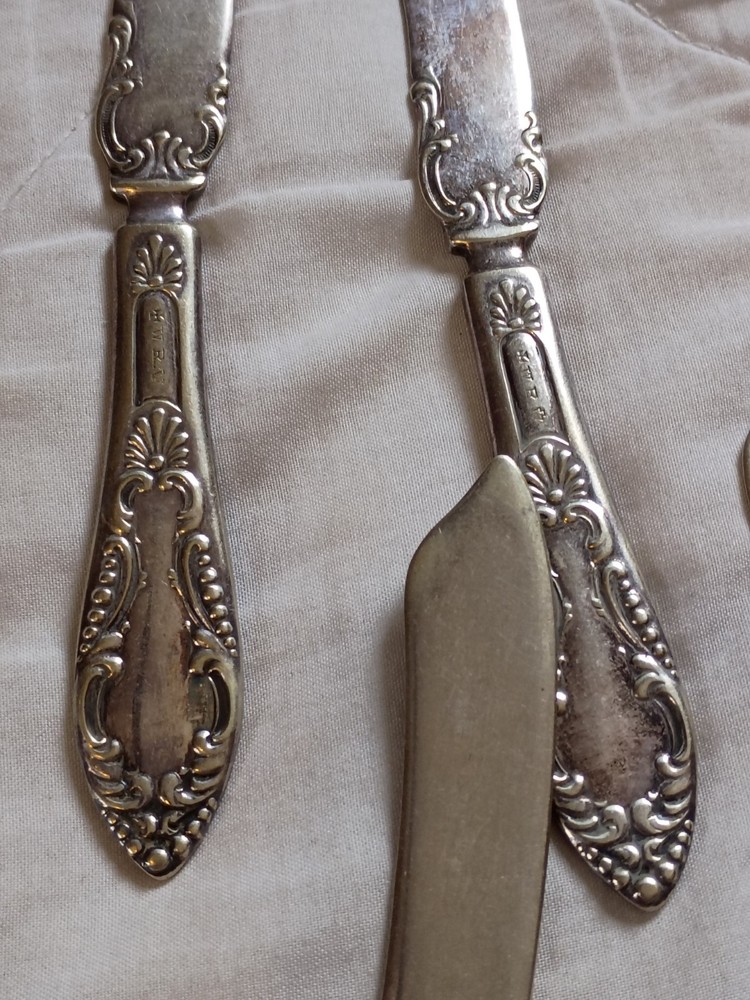 6 Antique Keystone Silverplate Butter Knives Bancroft Pattern.