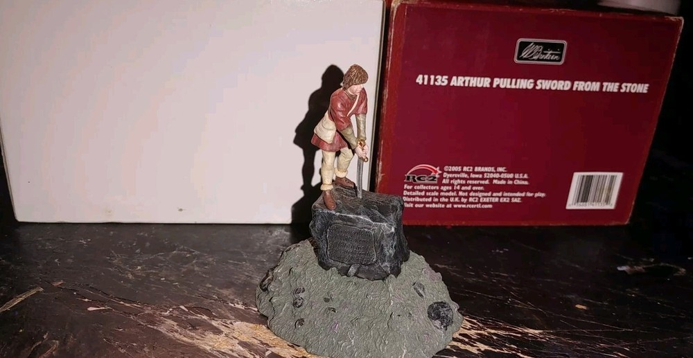 Britains - Arthur Pulling Sword From The Stone #41135 - Many Collectibles Items