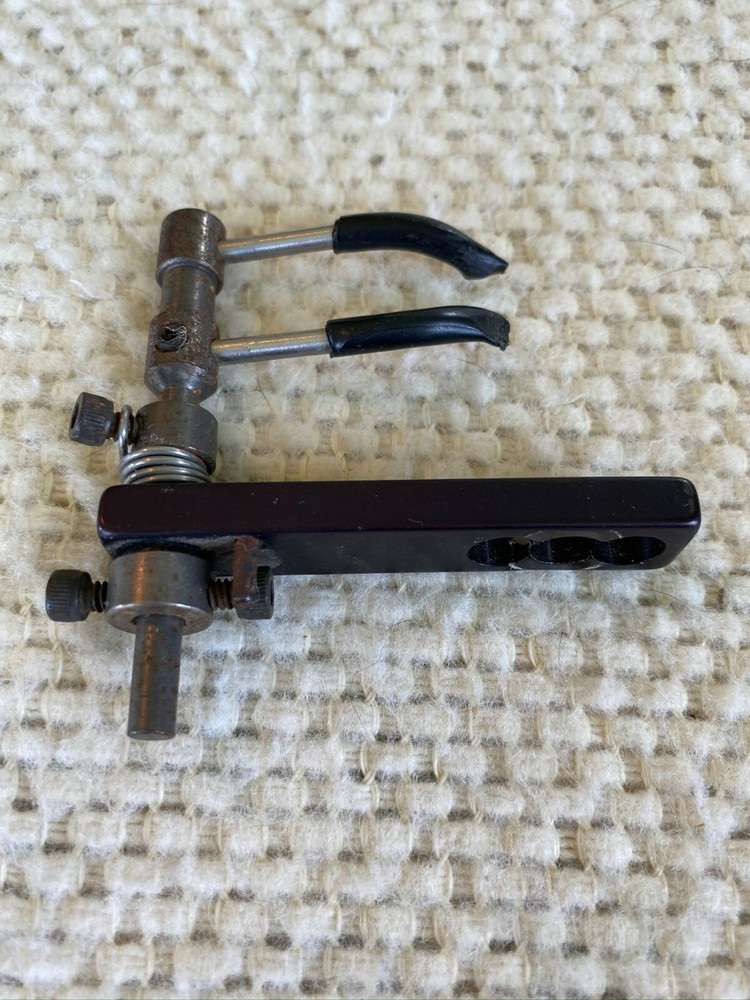 Dual Prong Flipper Rest