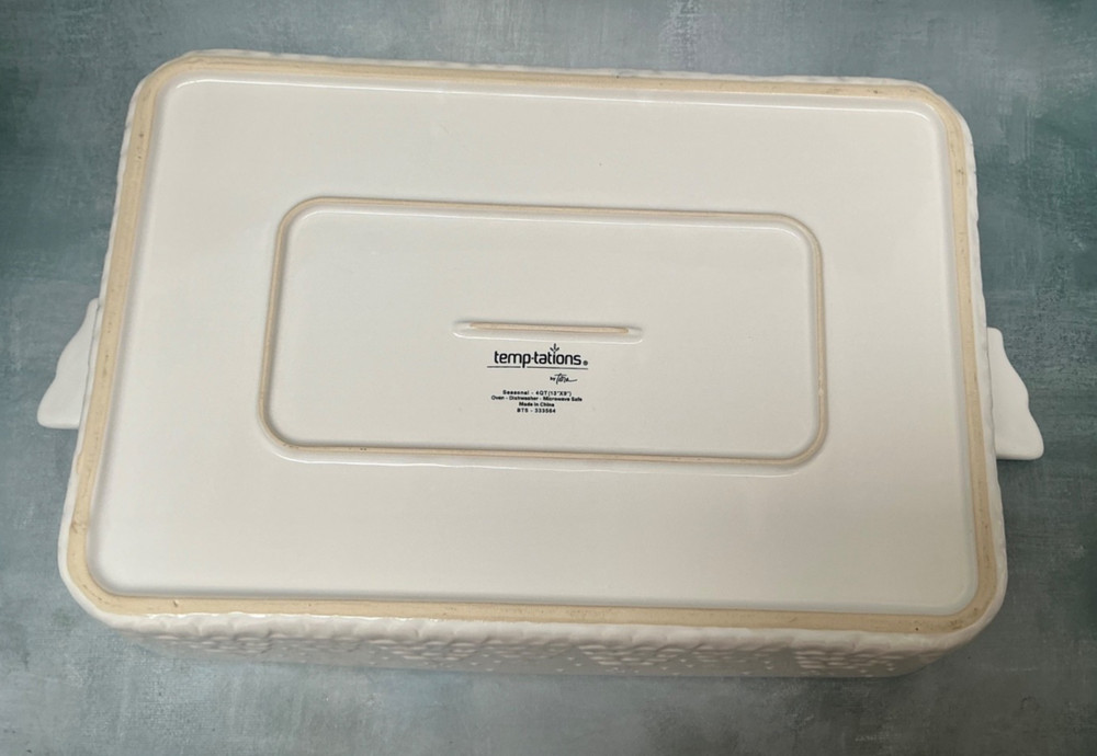 Temptations Frosty Forest White Large Rectangular Baker 4 QT w/Lid