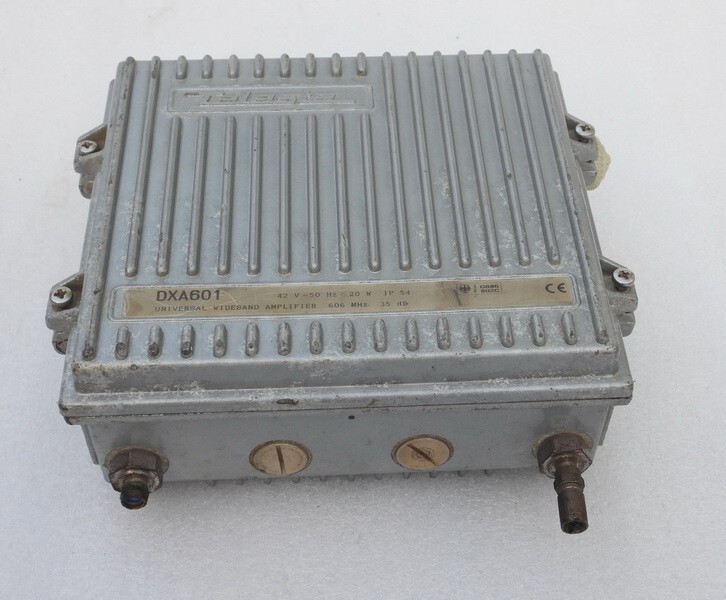 TELESTE MODEL DXA601 UNIVERSAL WIDEBAND AMPLIFIER 606 MHz 35db