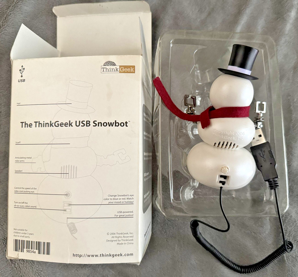 ThinkGeek Snowbot Desktop Companion – USB Powered – Original Box