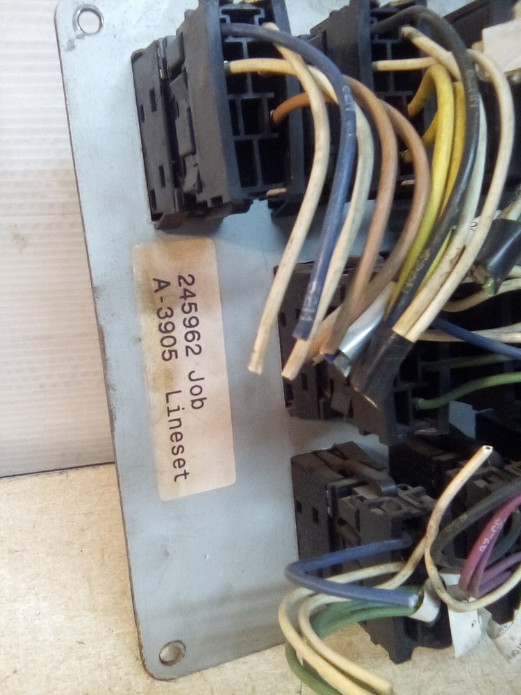 2006 International 9200 Dash Switch Panel 245962, A-3905