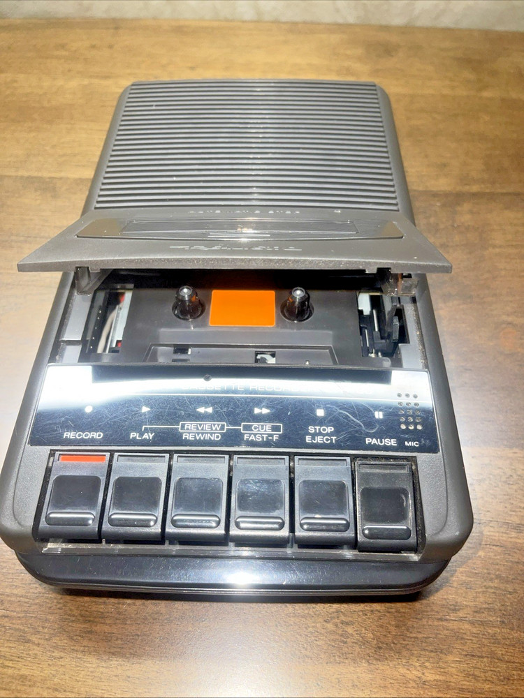 Realistic Portable Audio Cassette Tape Player Recorder CTR-62