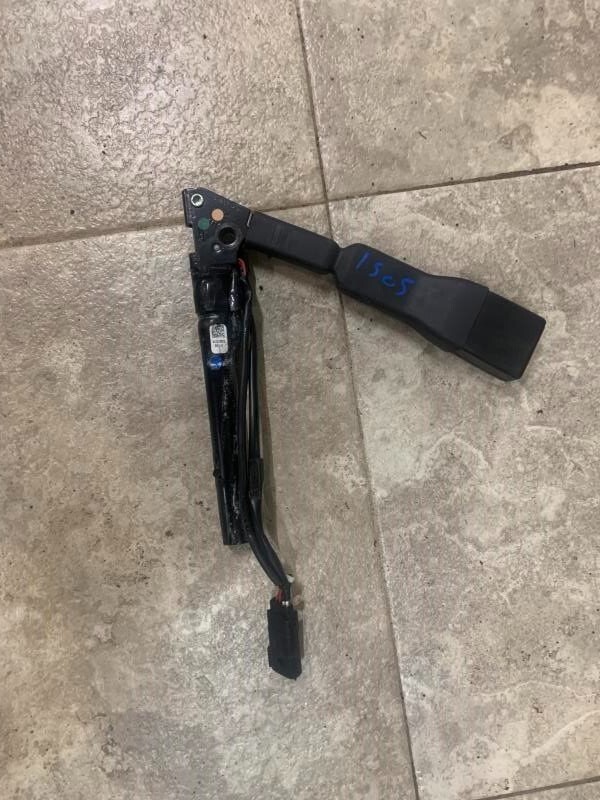 2011-2012 Ford Explorer Front Right Passenger Seat Belt Buckle Black OEM