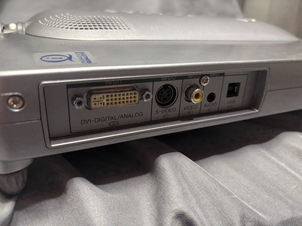 SHARP NOTEVISION PG- M20X DIGITAL VIDEO PROJECTOR W/ ACCESSORIES DLP