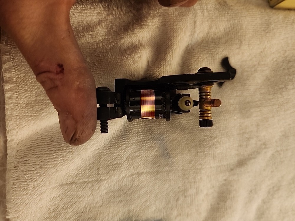Dragon hawk Tattoo Machine, 2 Tubes, And 65 Assorted Needles