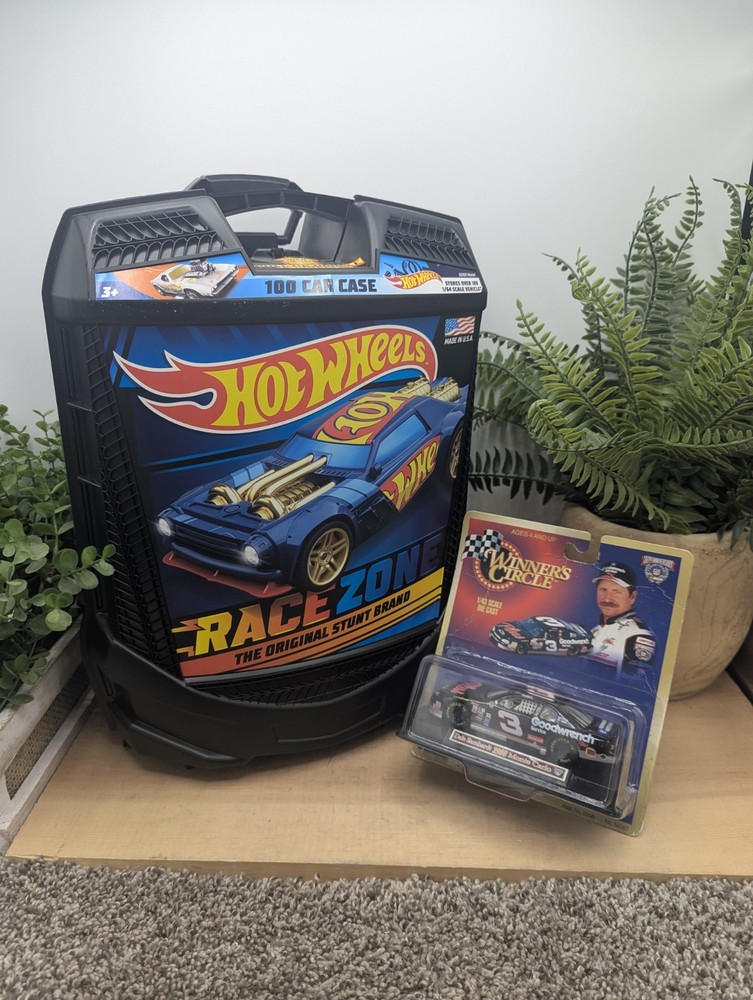 Hot Wheels Collectable  Carrier Pull Up Handle 100 Car Plastic Case + Free Gift