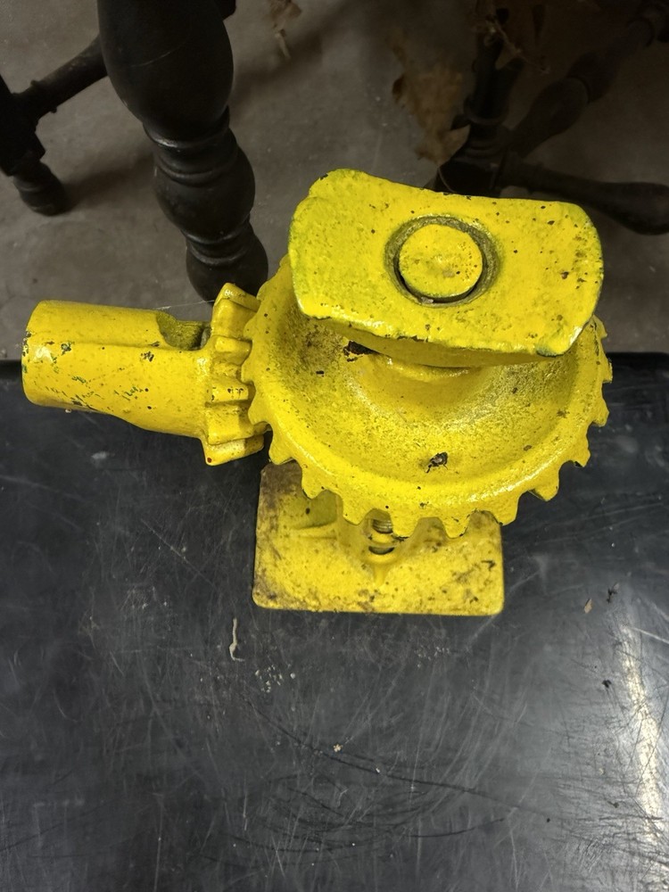 Antique No 18 Cast Iron Screw Jack Model A & T