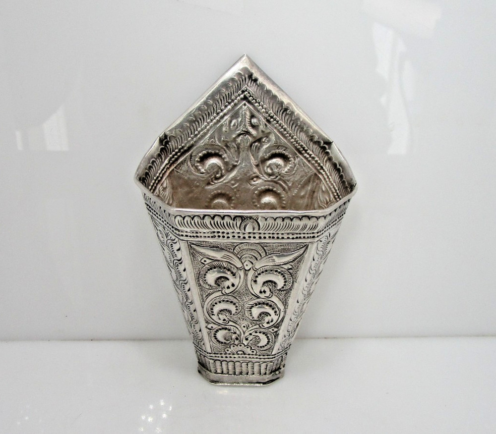 Antique Repousse Folder Betal Leaf Solid Silver Asia Thailand Small 4 Vase 43 gr
