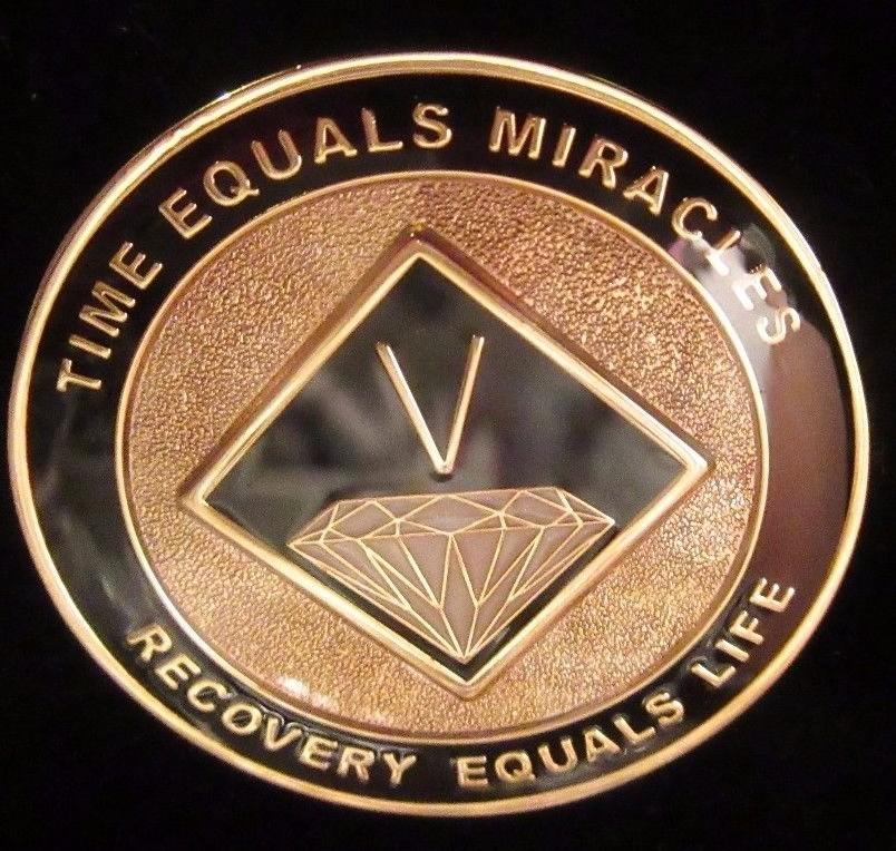 Narcotics Anonymous NA BLACK 5 Year Gold White Medallion Chip Coin Token Clean