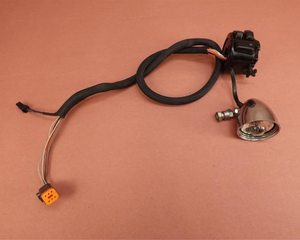 2005-2006 Harley Davidson FXDWGI Dyna Wide Glide Right Control Switch & Blinker