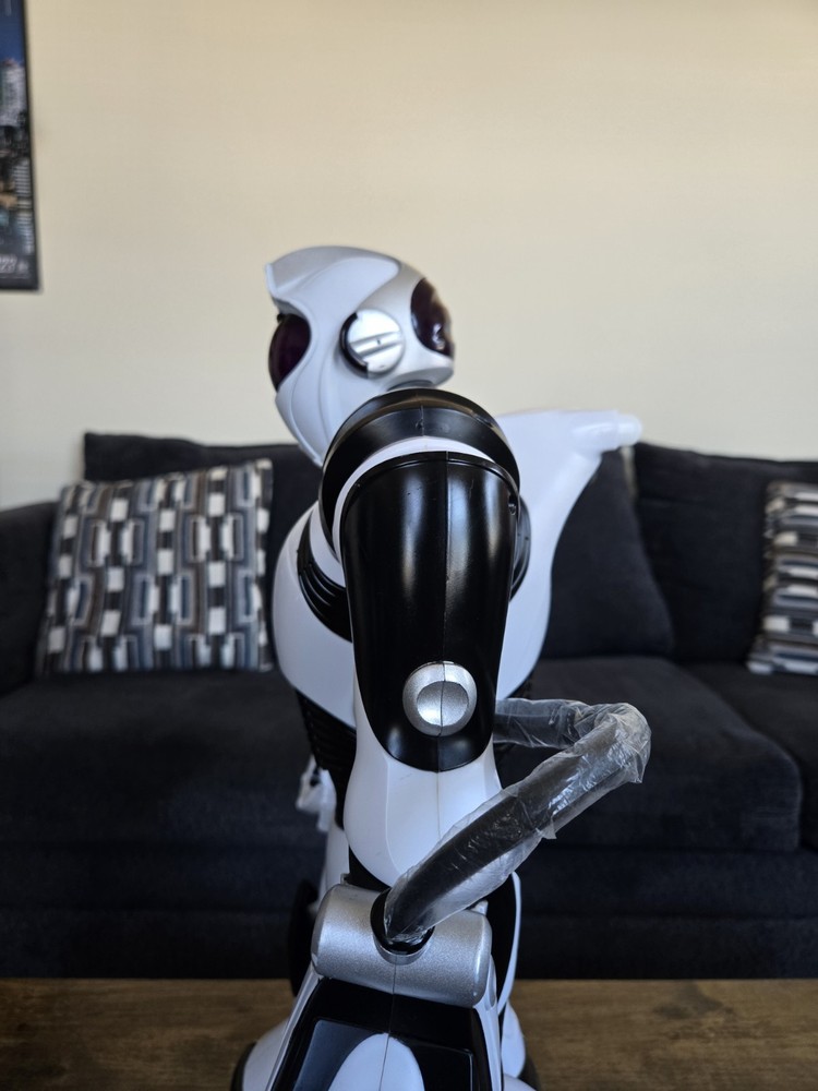 WowWee Robosapien V2 – Tested, Works–Read Description (As-Is)