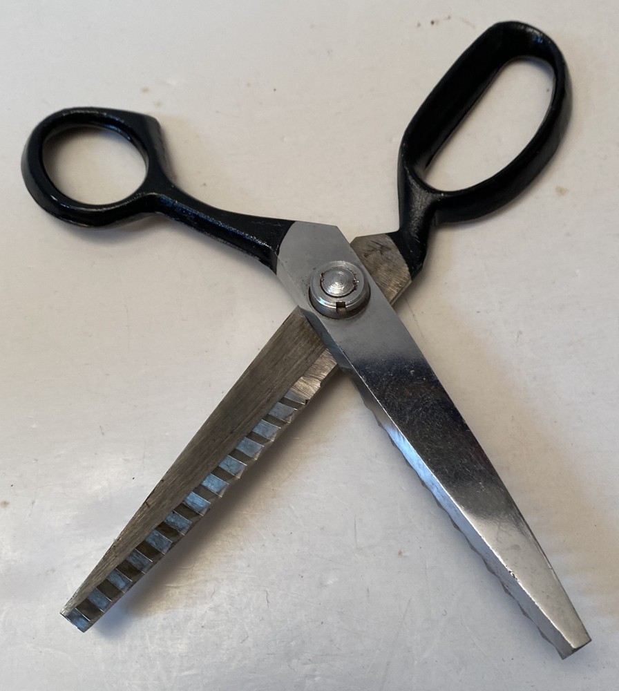 NOS - Vintage Shipstars 7" Long Pinking Shears