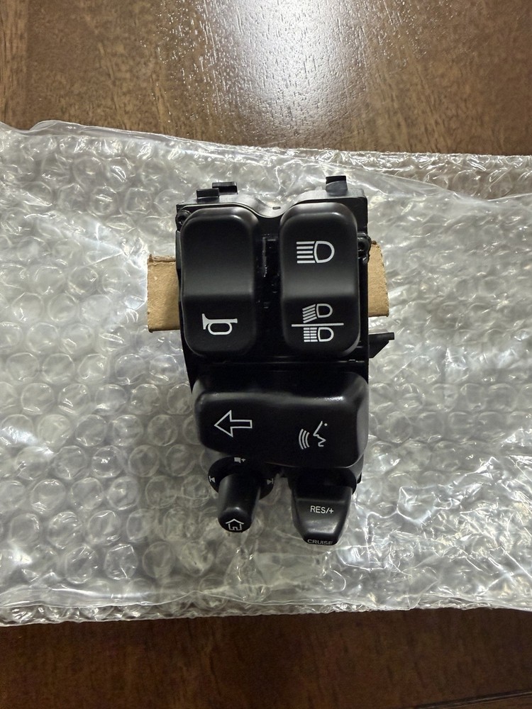GENUINE HARLEY - HAND CONT,SWITCHPACK,LH,AUD,ME -71500562