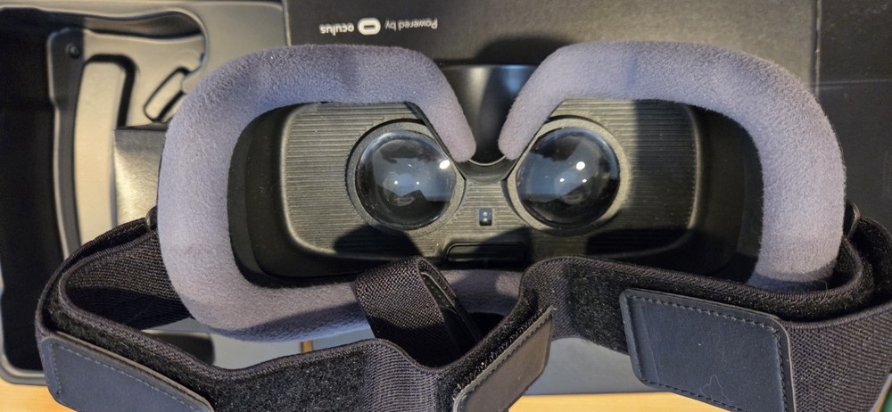 Samsung SMR324 Gear VR with Controller - Black